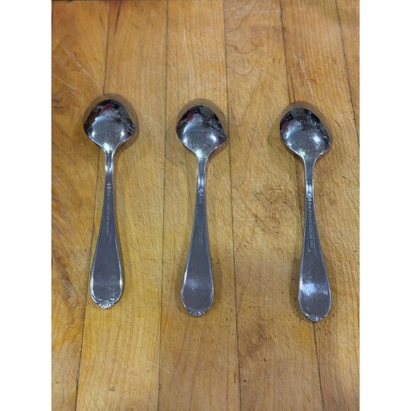 Vintage Reed & Barton Stainless Steel Teaspoons Ribbon Crest Pattern Elegant Din - Picture 2 of 2